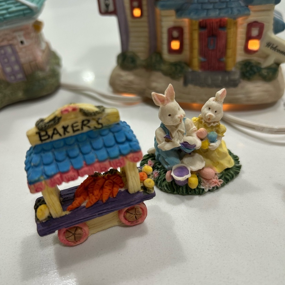 Vintage Light Up 10 Piece Easter Bunny Village Houses Ceramic Holiday Decor - Picture 6 of 9